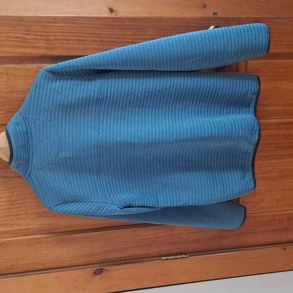 1/4 snap-up L.L. Bean pullover. Color is more of a faded teal. No signs of wear. - Picture 5 of 6